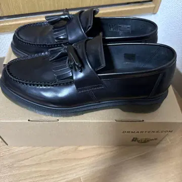 Dr. Martens 블랙 로퍼 프린지 장식