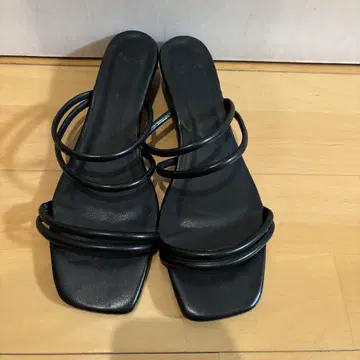 빔즈 미사용 블랙 3L 25.5 샌들