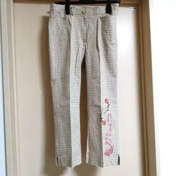 베이지 깅엄 체크 캐주얼 팬츠 핑크 꽃무늬 자수