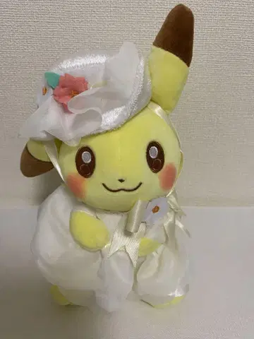 피카츄 봉제 인형 화이트 드레스