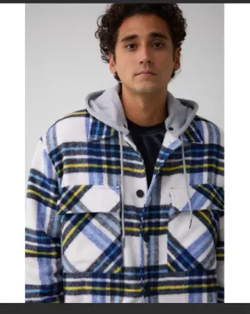 후드 부착 베이지 계열 체크 자켓 충전솜 퀼트 CPO 자켓 AZUL