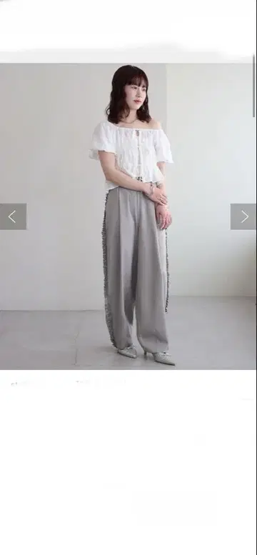 discoat 사이드 프릴 와이드 팬츠