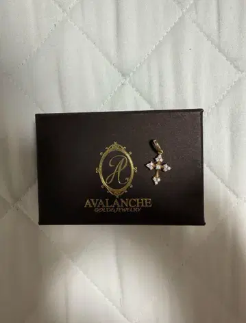 AVALANCHE 크로스 목걸이
