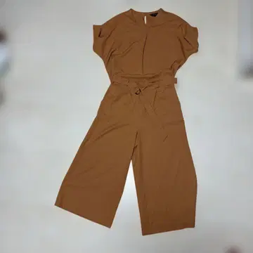 허리 벨트가 있는 셋업