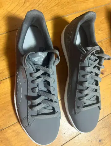 Puma 그레이 스니커즈