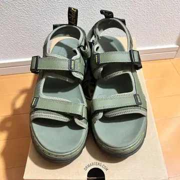 Dr. Martens 올리브 그린 샌들
