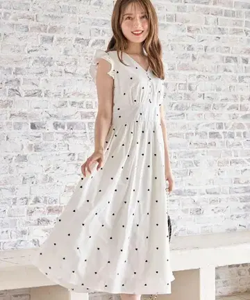 프릴 장식 싸개 단추 하트 자수 슬리브리스 원피스