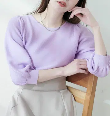 내추럴 꾸뛰르 포와 소매 폴리 니트 라벤더