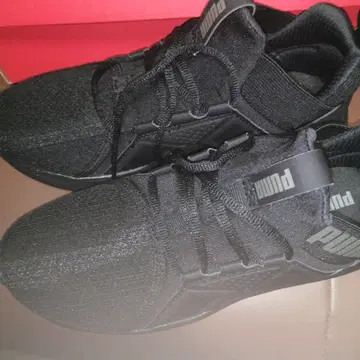 Puma 블랙 스니커즈
