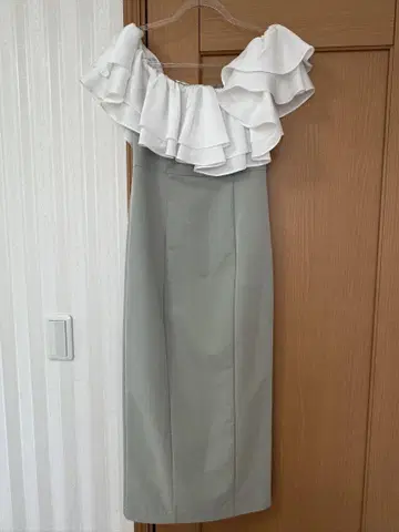 eimy istoire 에이미 이스트 월 프릴 오프숄더 원피스