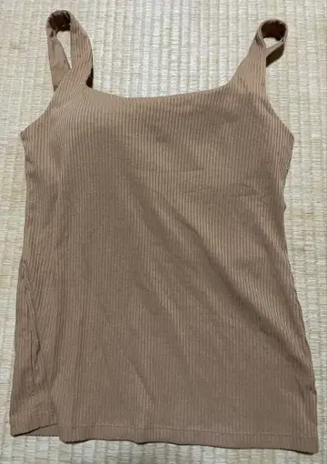 지유 베이지 스퀘어 탱크탑 XL 브라 느낌