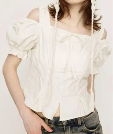 SLY SHOULDER OPEN SQ PUFF TOPS 아이보리