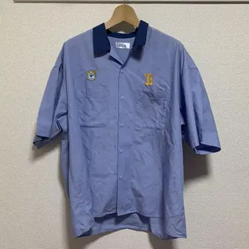 UCLA 별주 빅 실루엣 백 새틴 자수 오픈 카라 셔츠