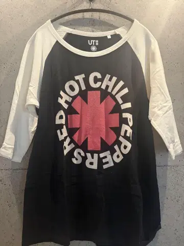 RED HOT CHILI PEPPERS 래글런 티셔츠