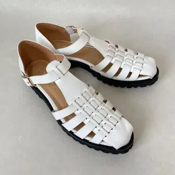 MOHI 구르카 샌들 통굽 화이트 36 플랫 뜨개질 가죽