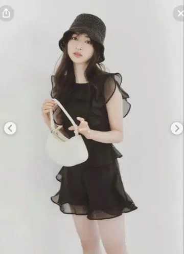 스나이델 웹 한정 오간 프릴 블라우스 블랙