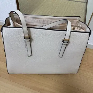 베이지 합성 피혁 토트백