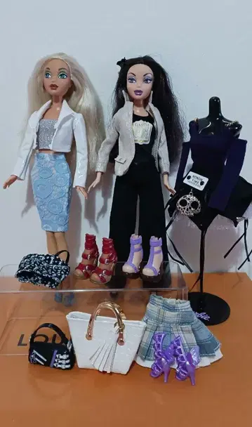 마이신 바비 2개와 의류