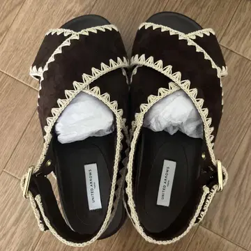 유나이티드 애로우즈 내추럴 크로스 샌들 35