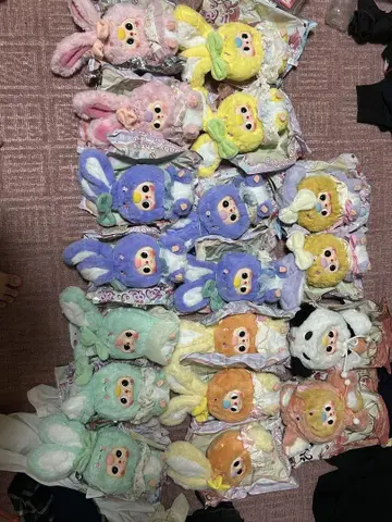 다색 캐릭터 봉제 인형