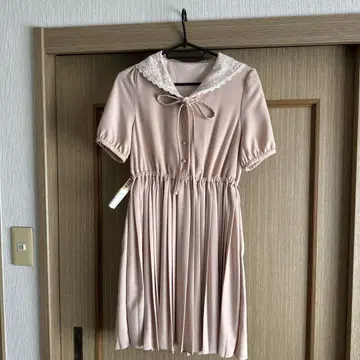 레이스 칼라가 달린 핑크 반팔 원피스 M