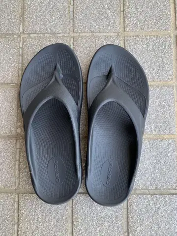 Oofos 블랙 플립플랍