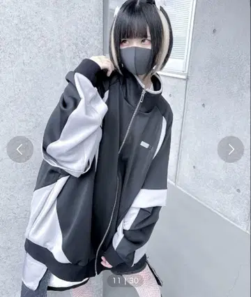 ililil 일릴일 하이넥 로고 플레이트 절개 후드티 천사계 패션