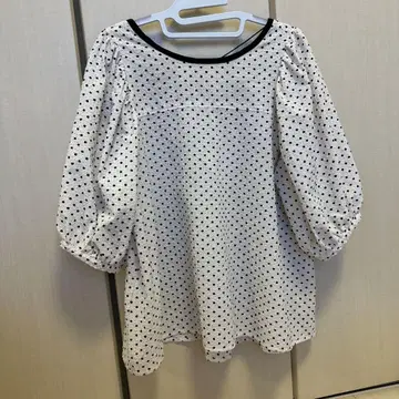 도트 무늬 벌룬 슬리브 블라우스 사이즈 2