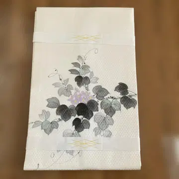 미사용 새상품 화이트 베이스에 시크한 꽃 무늬 나고야 오비