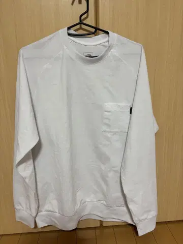 THE NORTH FACE 화이트 에어리 릴랙스 티 M