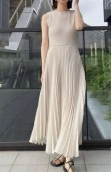 Mila Owen 미라 오웬 랜덤 헴 플리츠 도킹 원피스
