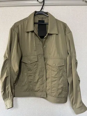 Sale 8월말까지 15% 할인 카키 밀리터리 자켓 박스 실루엣