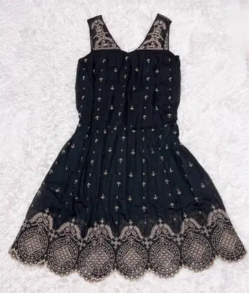 BCBG Maxazria 자수 슬리브리스 원피스 코튼 실크 블랙