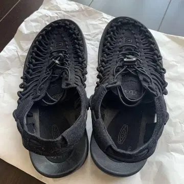 KEEN 블랙 스포츠 샌들