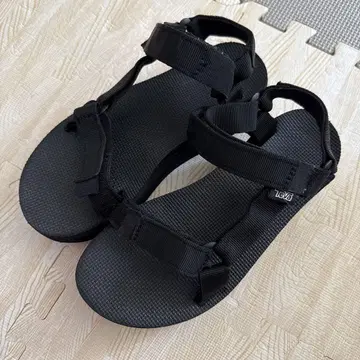 Teva 블랙 아웃도어 샌들