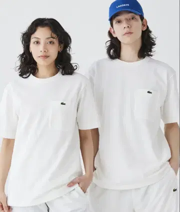 라코스테 화이트 티셔츠 가슴 포켓 부착