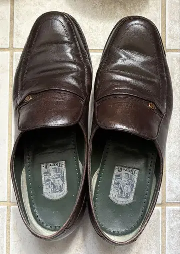 다크 브라운 가죽 로퍼