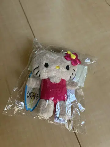 롤리즈팜 Me% 토이 키링 헬로키티 서핑