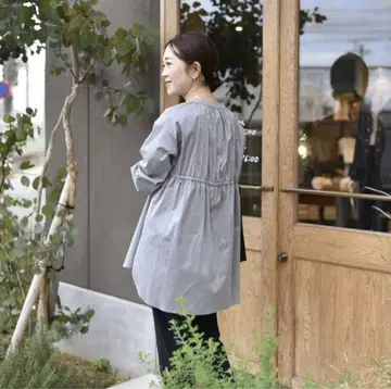 OURHOME 뒷면 개더링이 예쁜 블라우스 애쉬 그레이