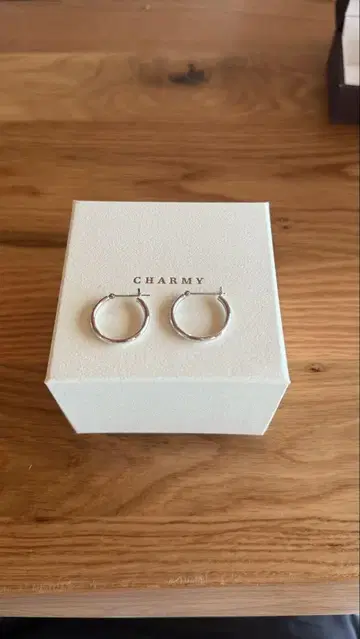 CHARMY 플라티나 후프 귀걸이