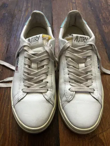 중고 새상품급 AUTRY 화이트 38 25cm