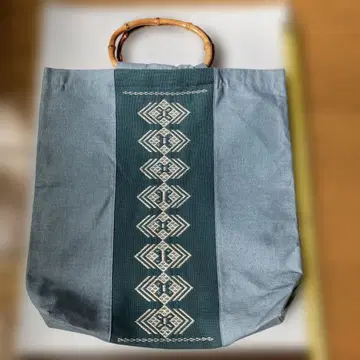 대나무 손잡이 코긴 자수 백