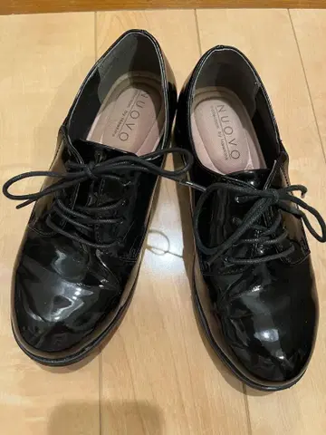NUOVO 블랙 에나멜 레이스업 슈즈