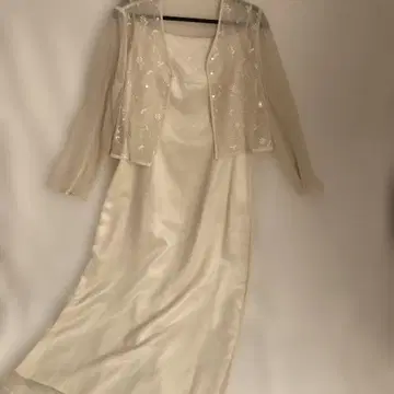 크림색 자수 드레스 세트