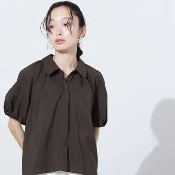 브라운 반팔 퍼프 슬리브 셔츠 M 사이즈