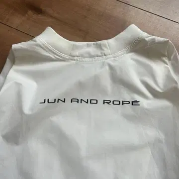 JUN AND ROPE 골프 슬리브리스 화이트