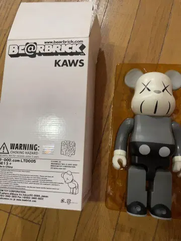 베어브릭 400% KAWS