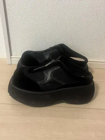 SLY 뮬 러닝 스니커즈