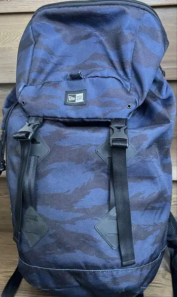뉴에라 백팩 Rucksack 타이거 스트라이프 네이비 카모플라쥬