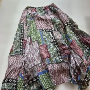 Bou Jeloud 멀티 컬러 패치워크 플레어 스커트